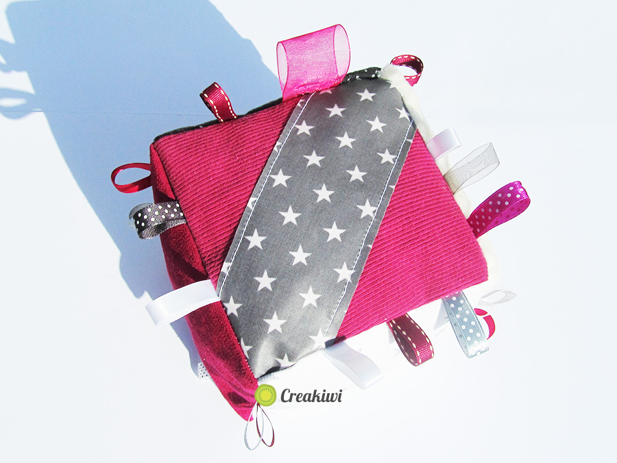 Dé d'éveil pour la découverte du toucher de bébé Creakiwi