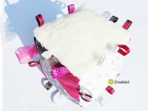 Dé d'éveil pour la découverte du toucher de bébé Creakiwi