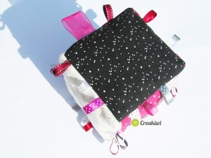 Dé d'éveil pour la découverte du toucher de bébé Creakiwi