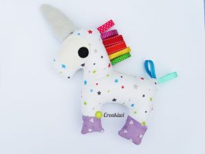 Licorne arc en ciel, peluche personnalisée Creakiwi