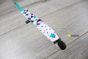 Attache tétine avec pince métal ruban bleu