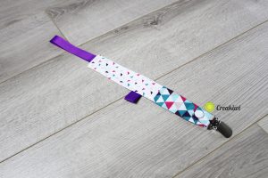 Attache tétine avec pince métal ruban violet