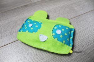 Doudou en feutrine vert et bleu petit raton