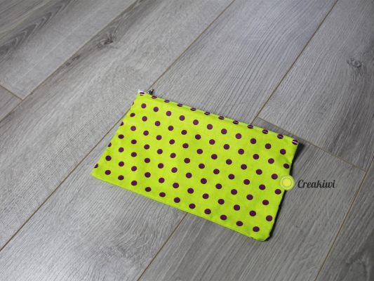 Trousse vert anis pois violet