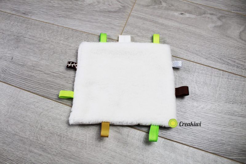 Doudou plat étiquettes forêt de nuit - Creakiwi