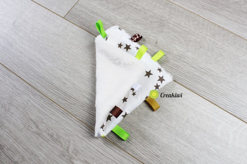 Doudou plat étiquettes forêt de nuit - Creakiwi