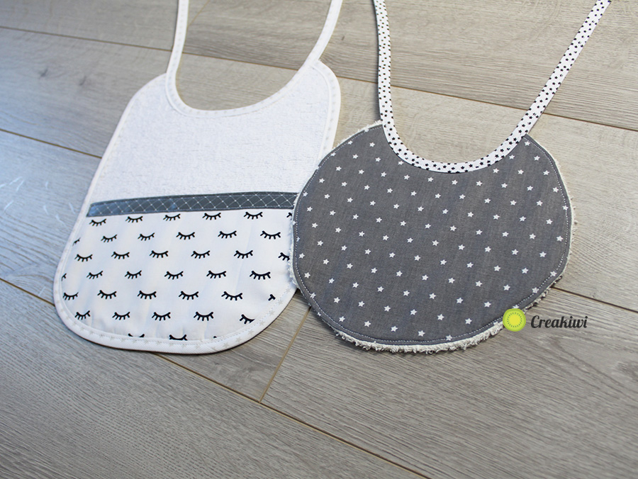 Bavoirs dans les tons neutres