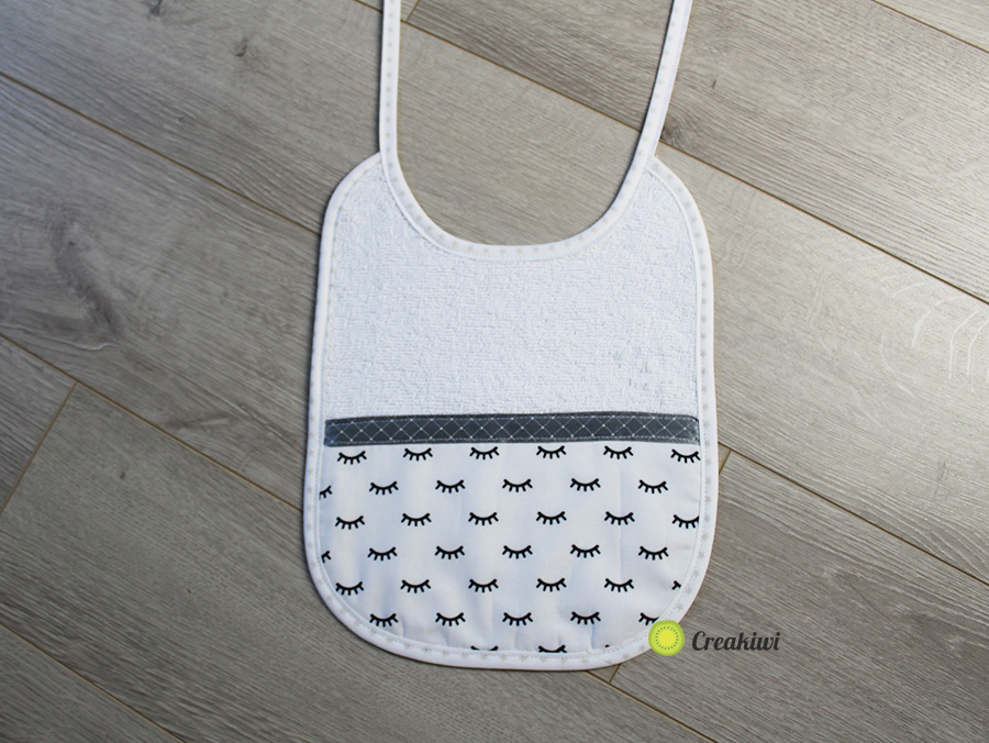 Bavoirs dans les tons neutres