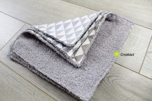 Lot de 3 essuie-touts lavables et réutilisables motif triangles géométriques gris et marron