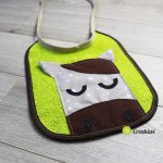 Le bavoir cheval dans la prairie