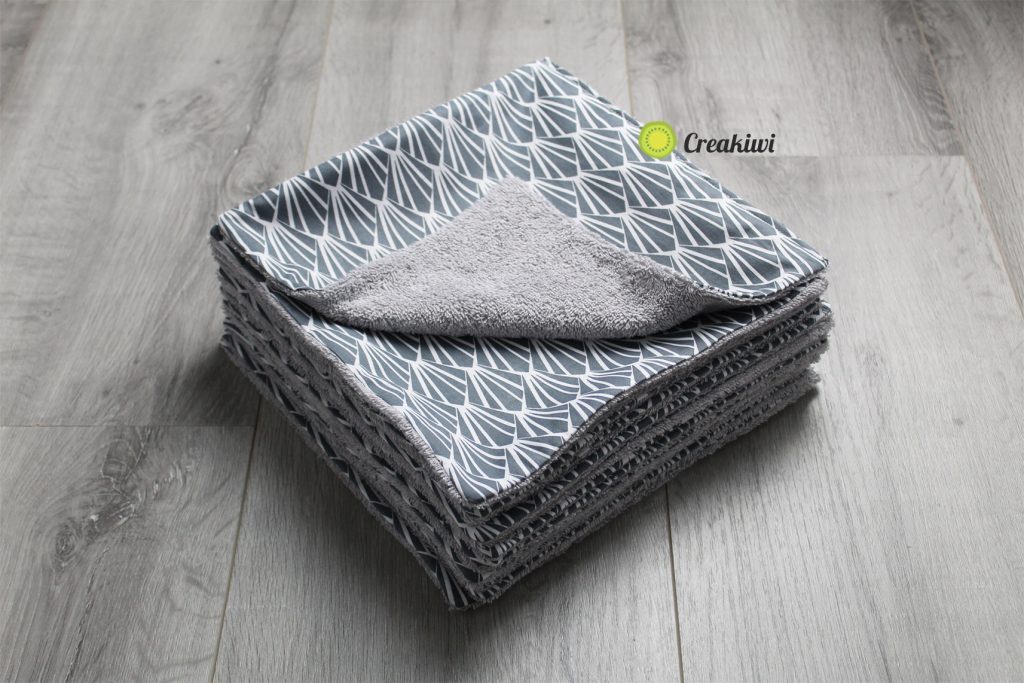 Serviettes de table et petits bavoirs