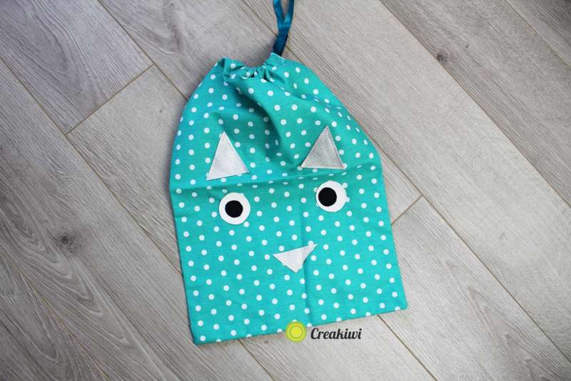 Pochon avec lien resserrable motif bleu chat