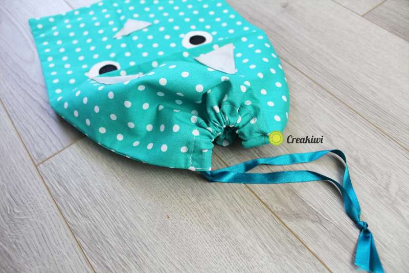 Pochon avec lien resserrable motif bleu chat