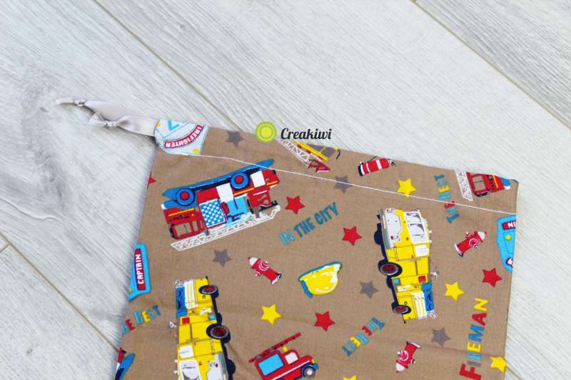 Pochon avec lien resserrable motif camion pompier