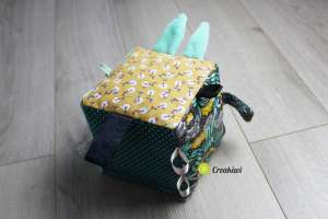 Dé d’éveil vert et jaune lapin