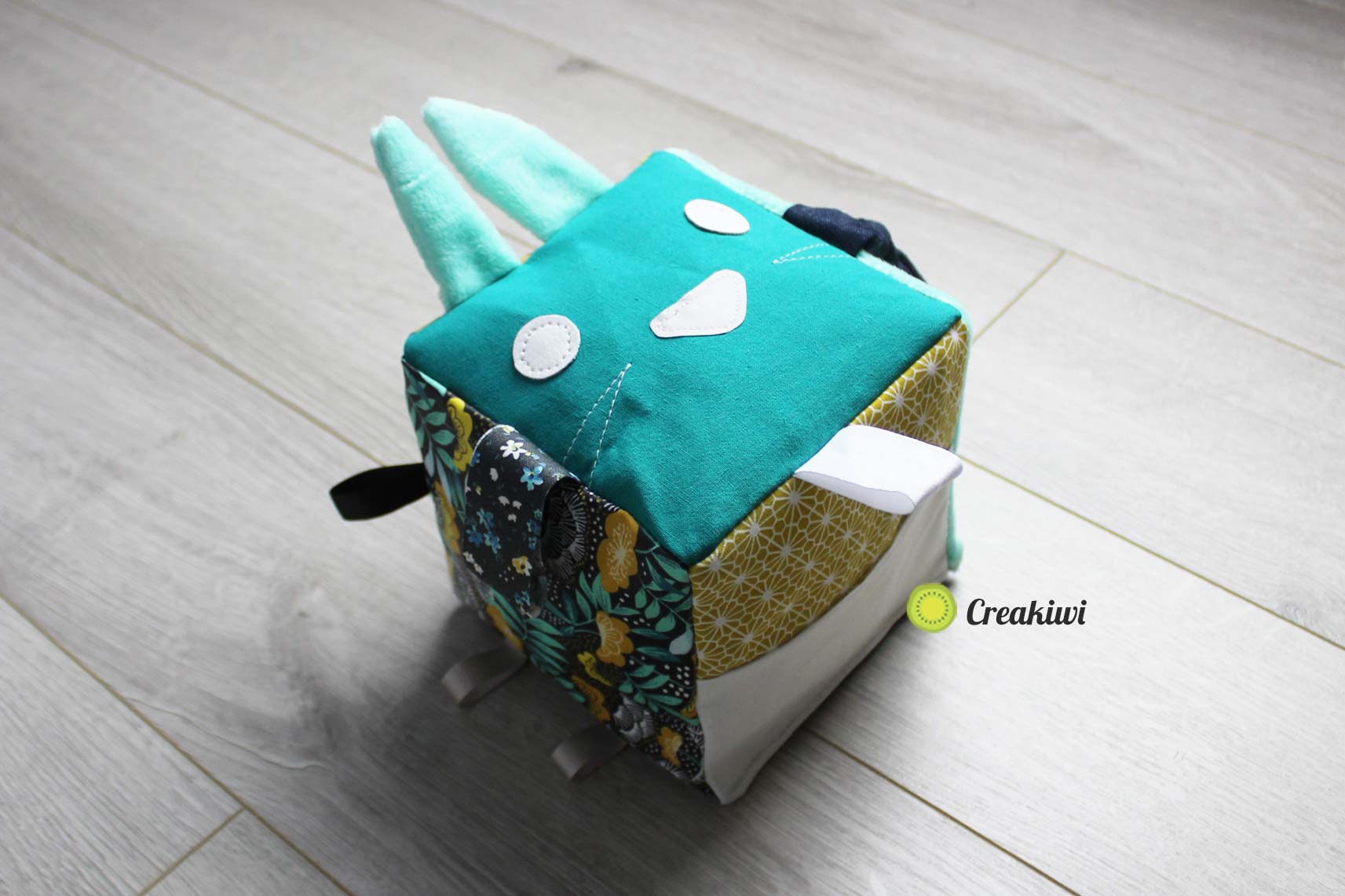 Dé d’éveil vert et jaune lapin