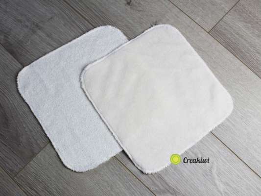Lot de 2 grandes lingettes démaquillantes blanches recto/verso