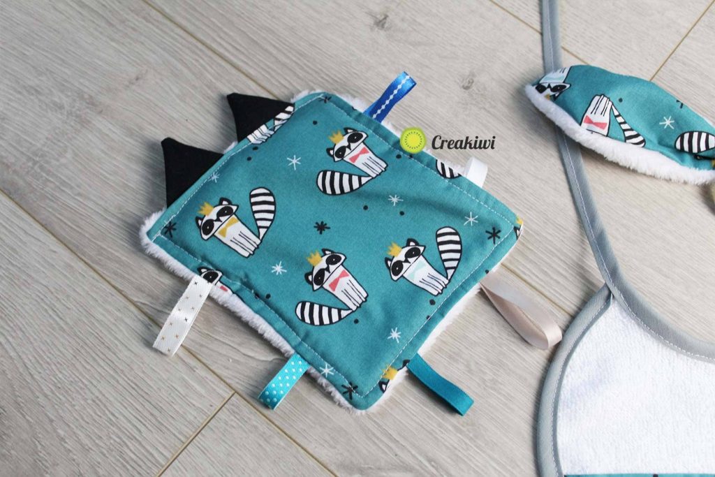 Un pack cadeaux de naissance joli motif Creakiwi