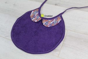 Bavoir col claudine violet pour petite fille Creakiwi