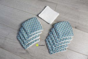 Lot de 10 lingettes démaquillantes en bleu 10x10cm