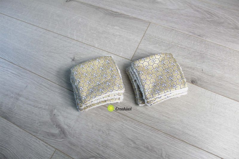 Lot de 10 lingettes démaquillantes en doré 10x10cm