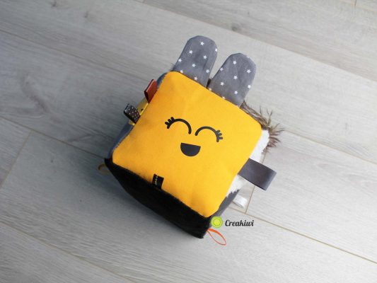 Dé d’éveil orange et gris Halloween Creakiwi