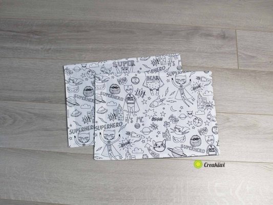 2 sets de table à colorier motif Superhéros