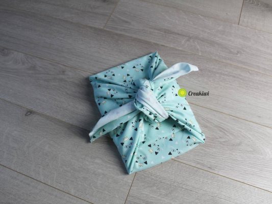 Furoshiki motif chats menthe à l'eau - Creakiwi emballage cadeau en tissu joli motif chat