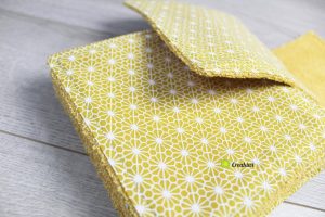 Minis serviettes de table dans les tons jaune moutarde
