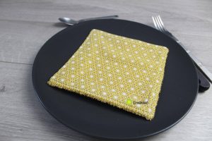 Minis serviettes de table dans les tons jaune moutarde