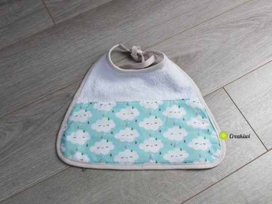 Bavoir motif petits nuages pluie