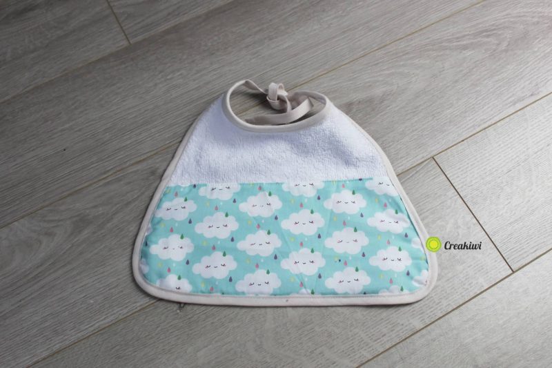 Bavoir motif petits nuages pluie